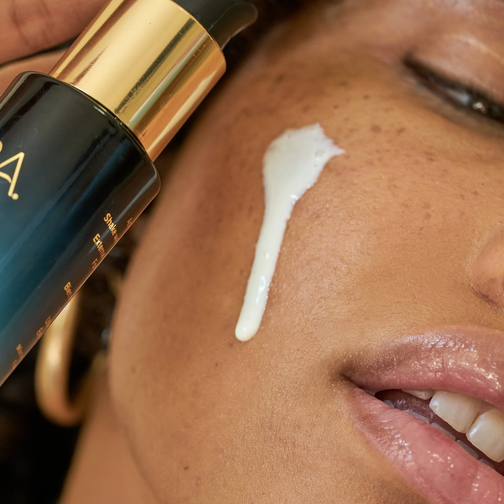 Algae + Zinc Sea Kale Sunscreen Serum - Image 3