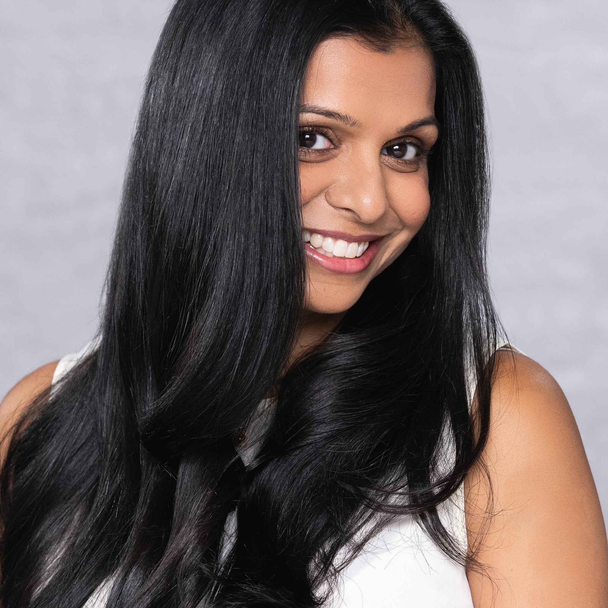 UltraShine Moisture Shampoo - Image 4