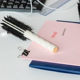 N.05 The Volume & Style Round Brush - Cream White - Image 2