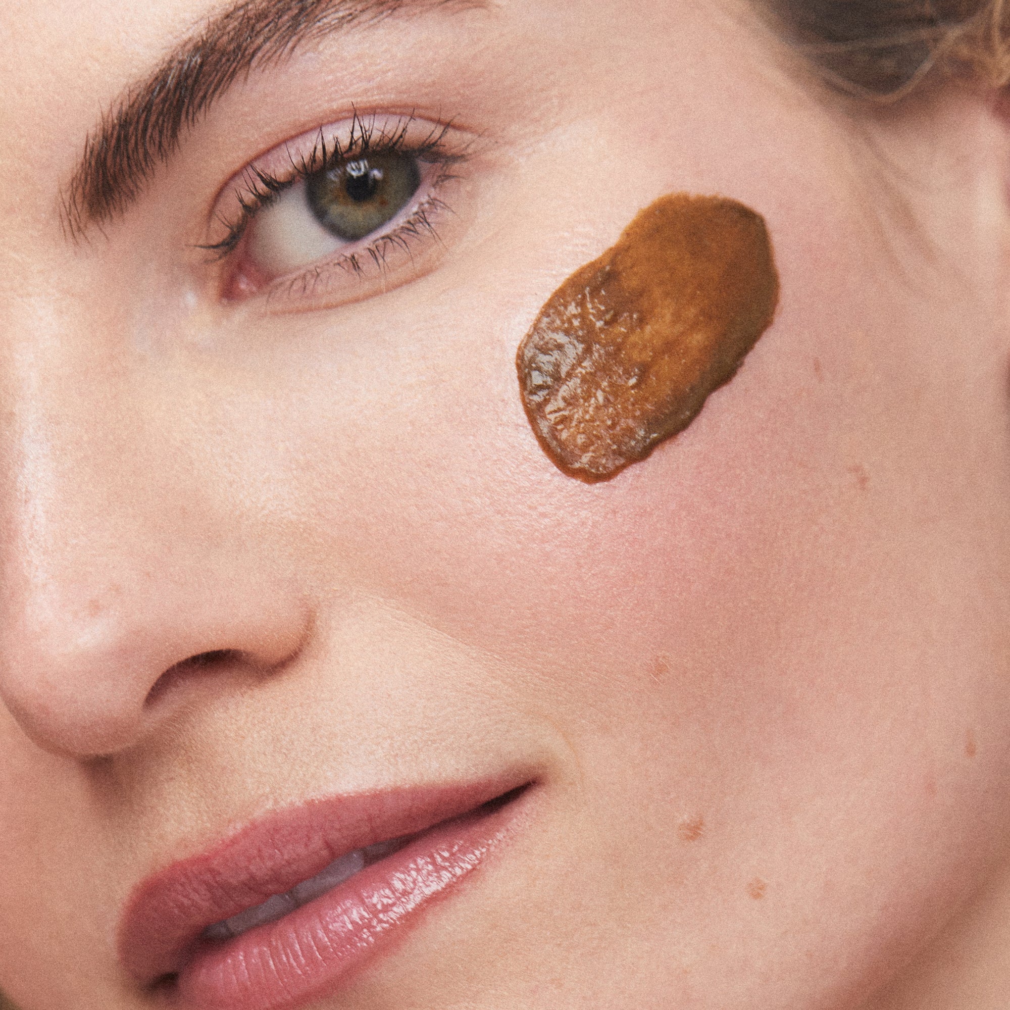 Turmeric Brightening & Exfoliating Mask - Image 3